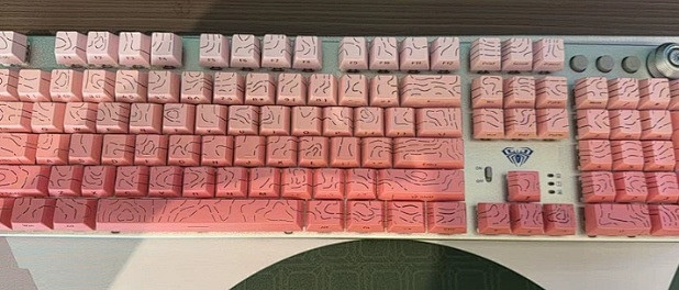狼蛛F2088Pro：茶轴手感与RGB氛围的平衡之选