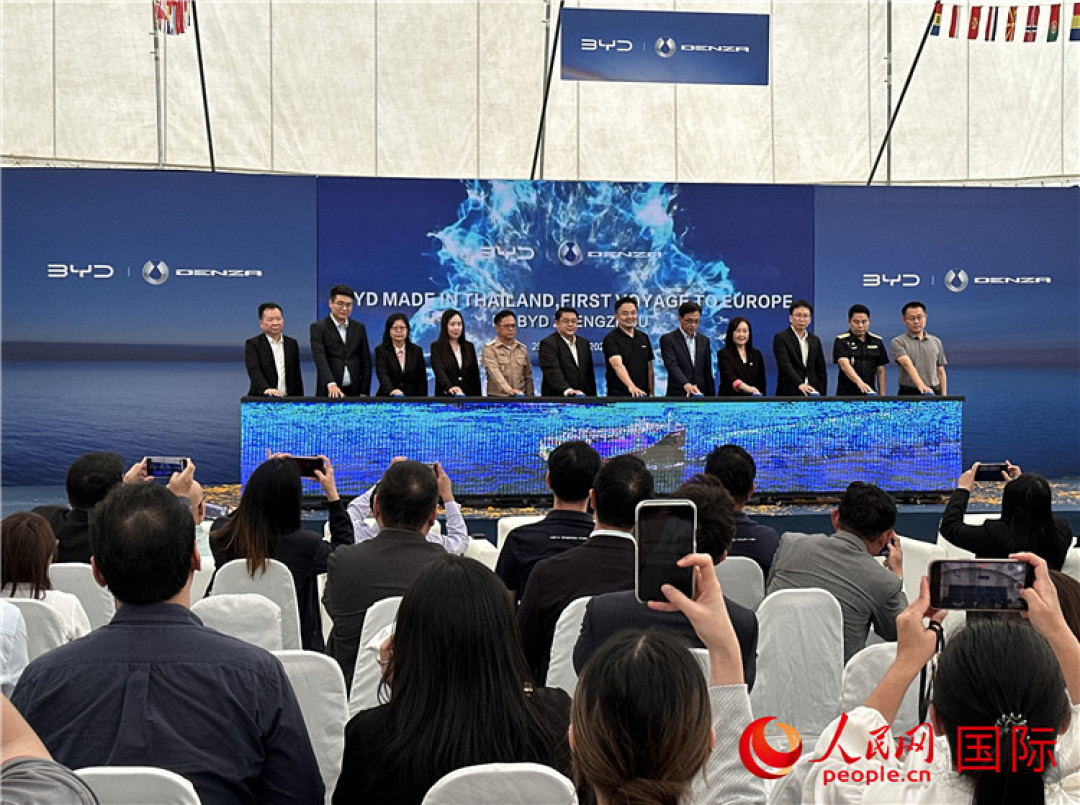 王传福豪掷10亿美元再订10艘船:9月销量年内新高背后,比亚迪的瓶颈已从电池厂挪到了海上