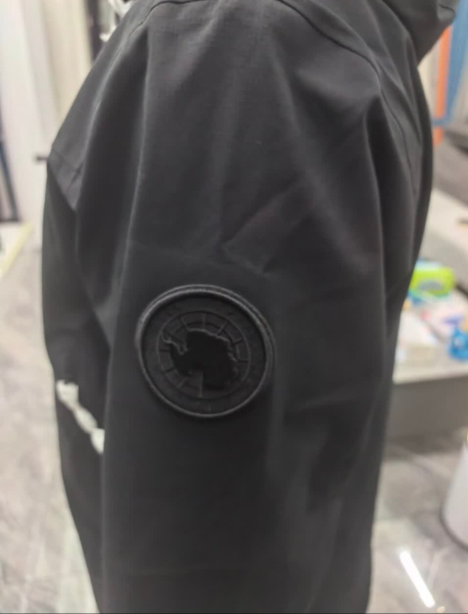 探路者冲锋衣
