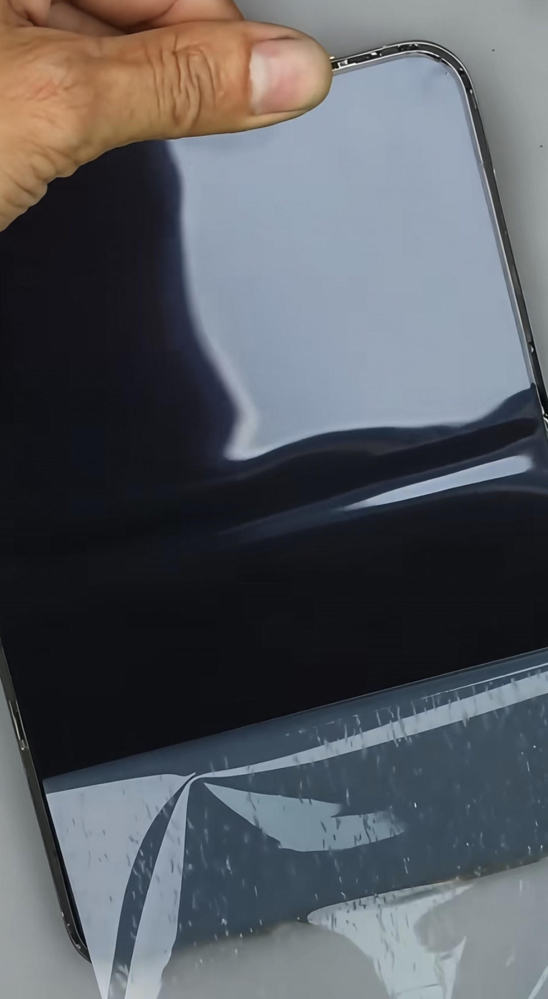 iPhone Duo 的屏幕账:膜 398、内屏 7998,最便宜的居然是 AC+