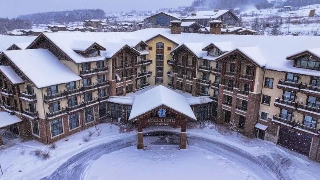 长白山郝力克实测:出门就是雪场的瑞士风亲子酒店