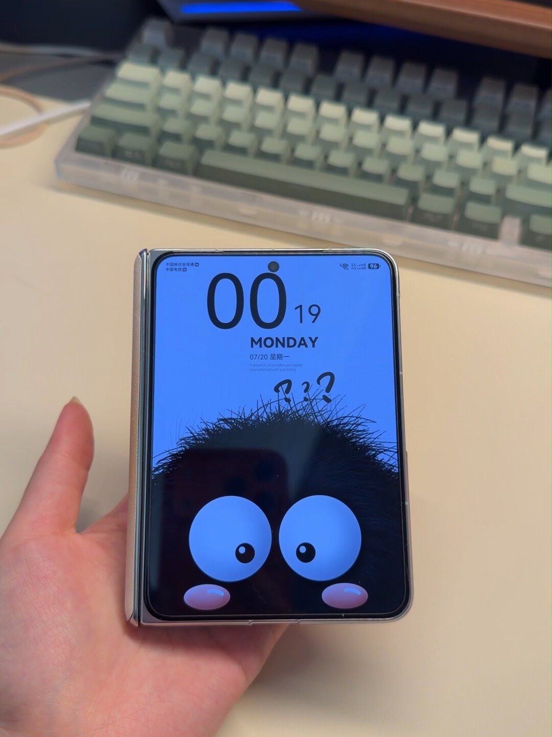 iPhone Duo 开售首日黑边，反倒给华为送了泼天富贵：Pura X Max 销量逆涨，弃果转华前先把三笔账算清