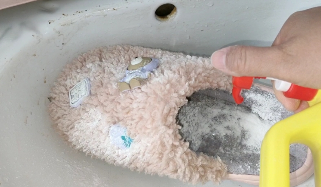 棉拖鞋怎么洗都臭?先别怪脚:很多鞋里的“棉”不是棉,买前看三处