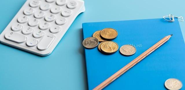 销售劝我退旧险换新，我对完现金价值表说不了