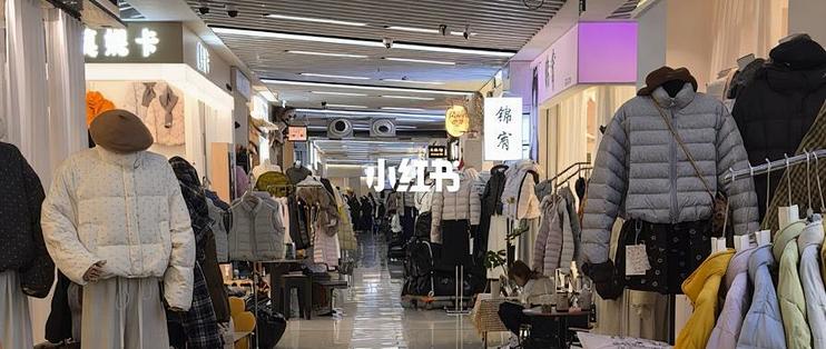 羽绒服这五年：鸭绒翻了三倍，吊牌价没人信了，平湖档口倒挤满人