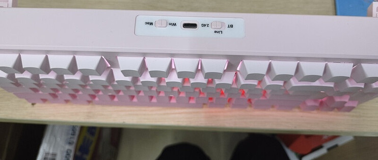 别送口红！这把粉色键盘让她狂赞