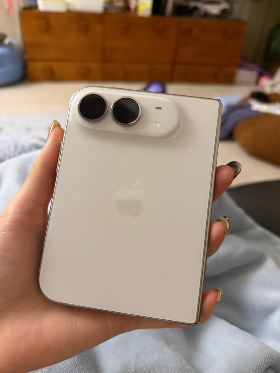 花 21499 买 iPhone Duo 的人，开始在群里「抽卡」了：1TB 是 QLC，越满越慢