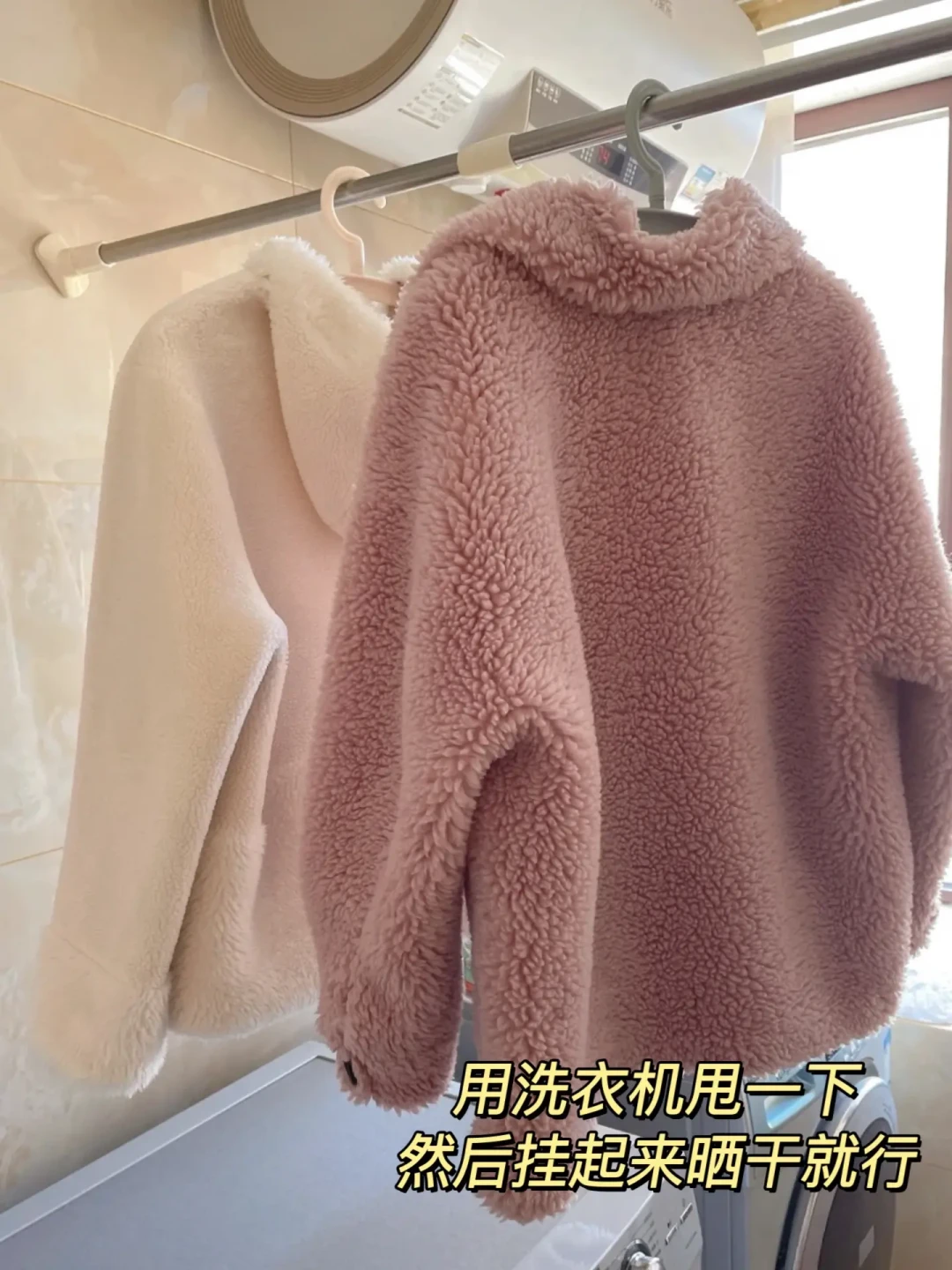摇粒绒结成“蒜瓣毛”别扔!用梳猫毛的梳子顺毛流梳,蓬松真能回来