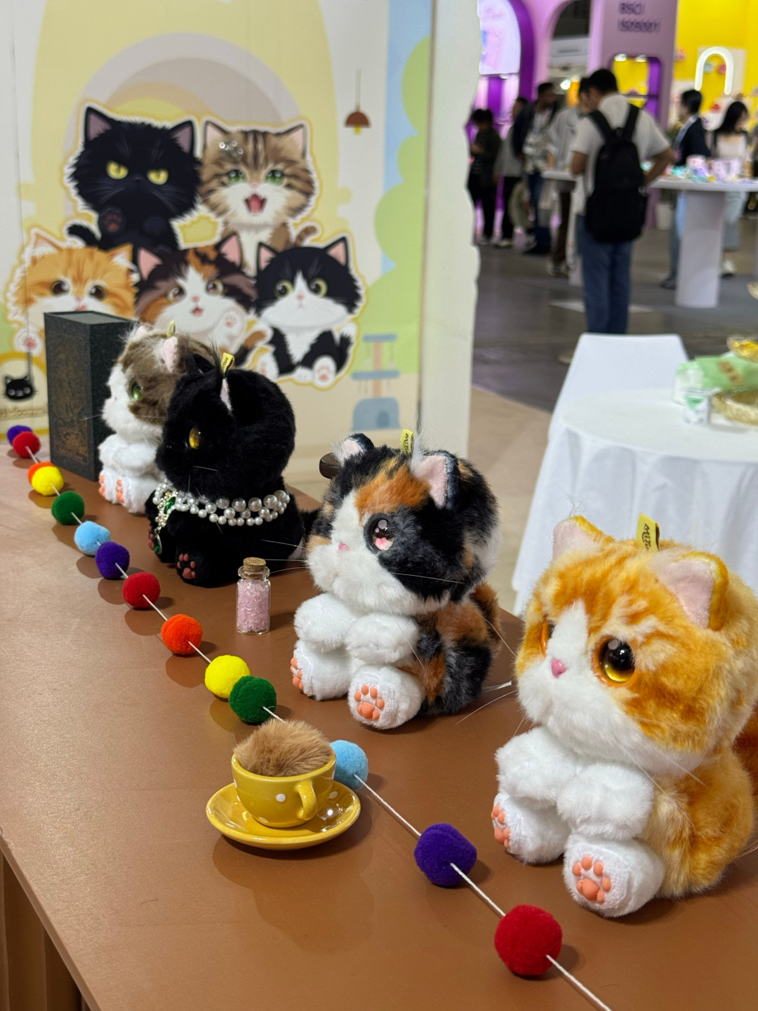 赵丽颖的猫、谢娜的花都在“出道”：AI潮玩刷屏，货架上还是毛绒加一块4G模块
