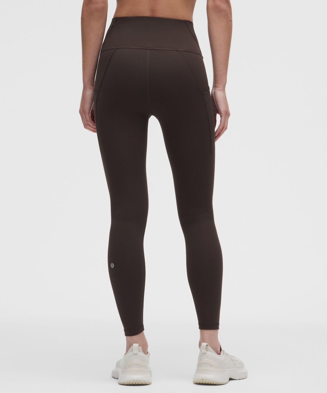 双11首日运动户外榜冲进前二,中国区却首次负增长:lululemon这轮折扣,清的是哪批货
