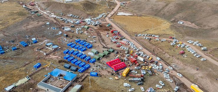 高原上的深夜地震：蜷在车里的人，200个炉子，和100台取暖器