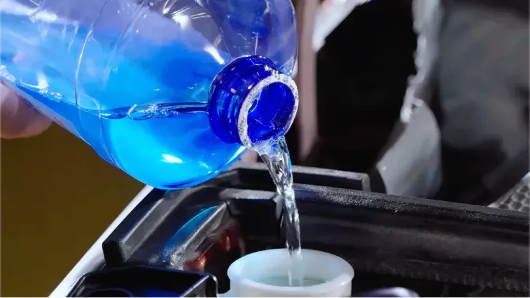 东北已经零下：玻璃水还是夏季款？冰点选低一档，冻住别硬喷