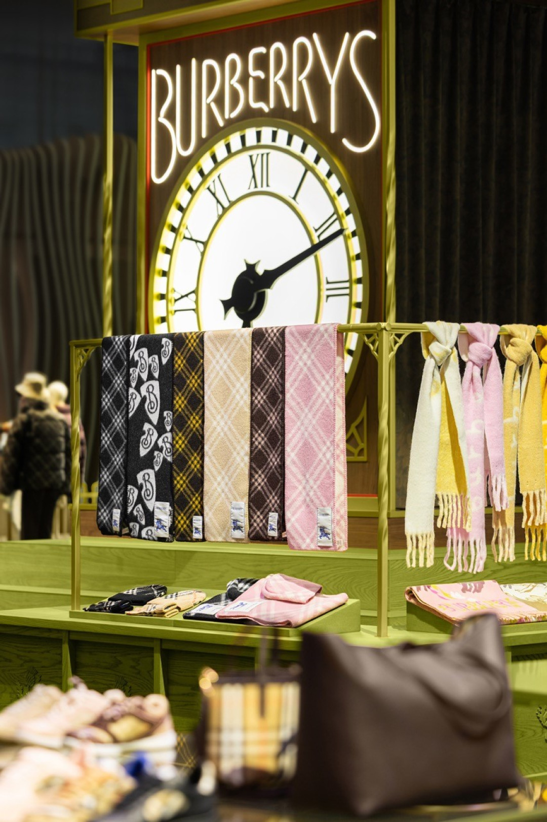 正价两万二，奥莱四千九：双11 买 Burberry，别把两件风衣当成一件