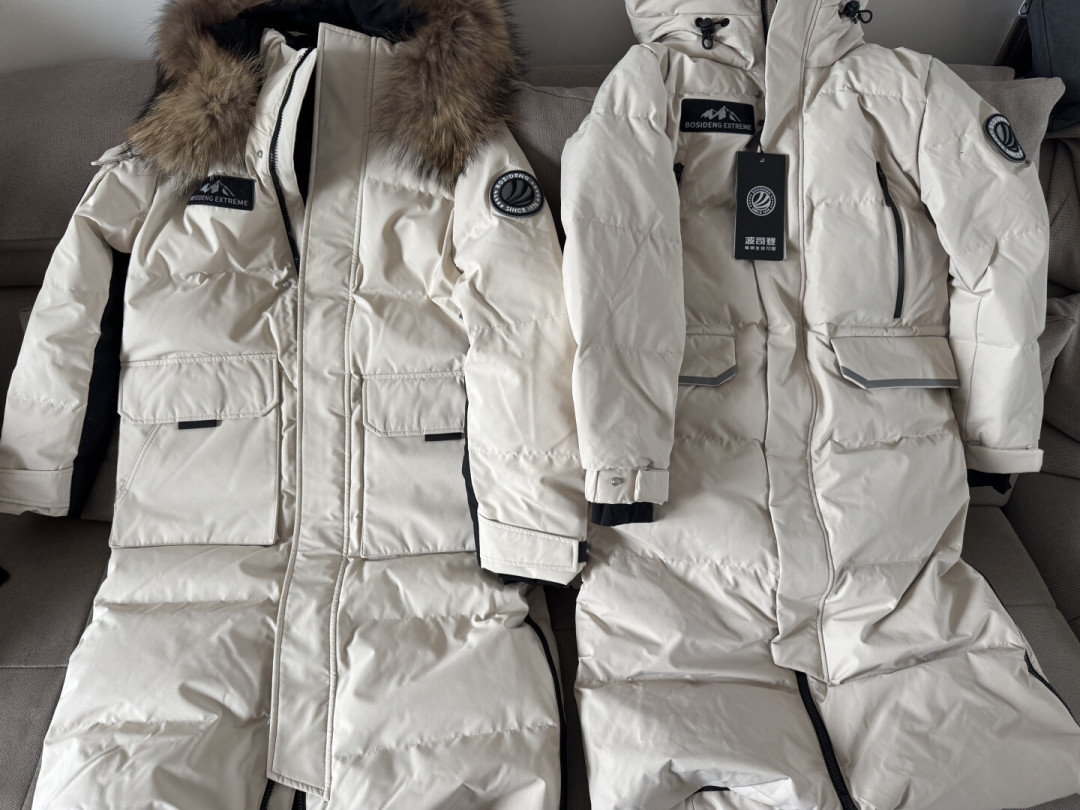 西岸的展讲五十年，双11的波司登卖890元：一件羽绒服的两套价签