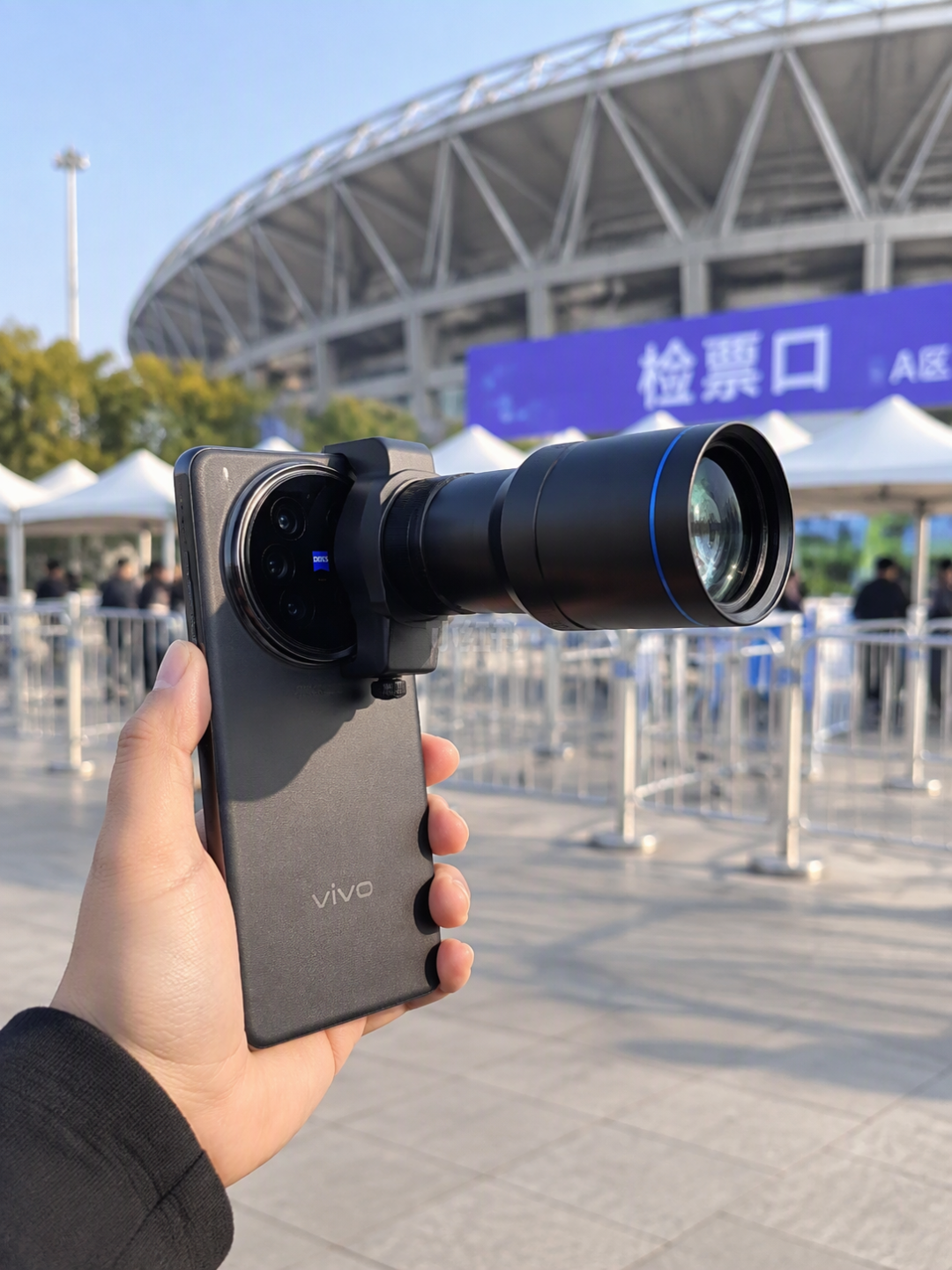 演唱会拼租相机被30分钟转卖7000元:央视起底“拼租”骗局,骗子主动发来的证件和租金,才是真正的道具
