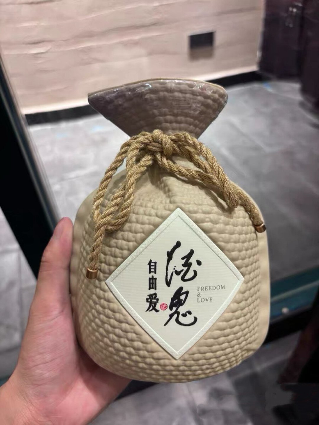 胖东来把白酒成本贴上货架:168.26元,这3笔账多数人算错