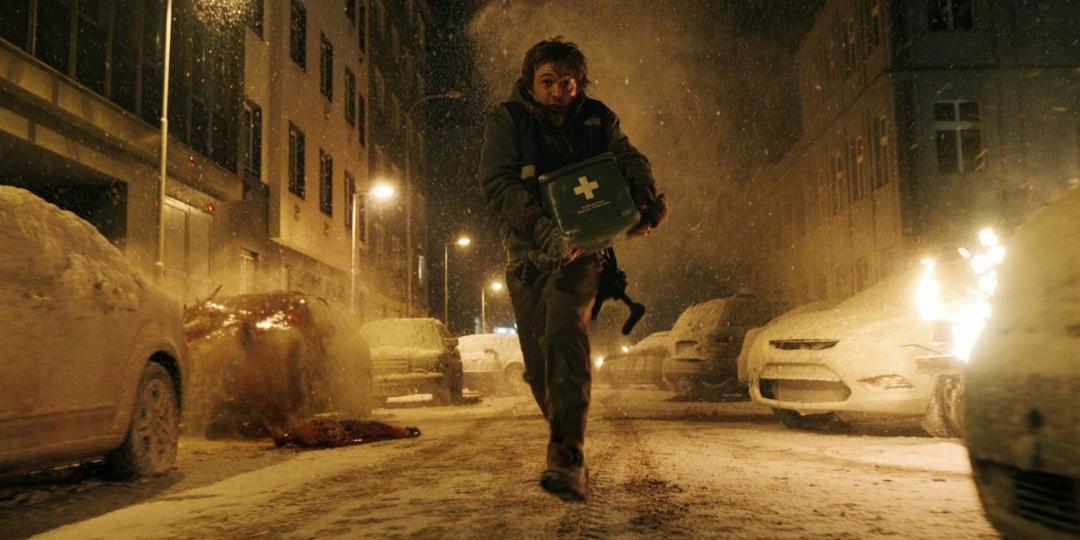 「单日票房跌破2000万」撞上「爆发夜破4亿」:冷档期的动作片观众,先把档期、路线、口碑这三本账对完