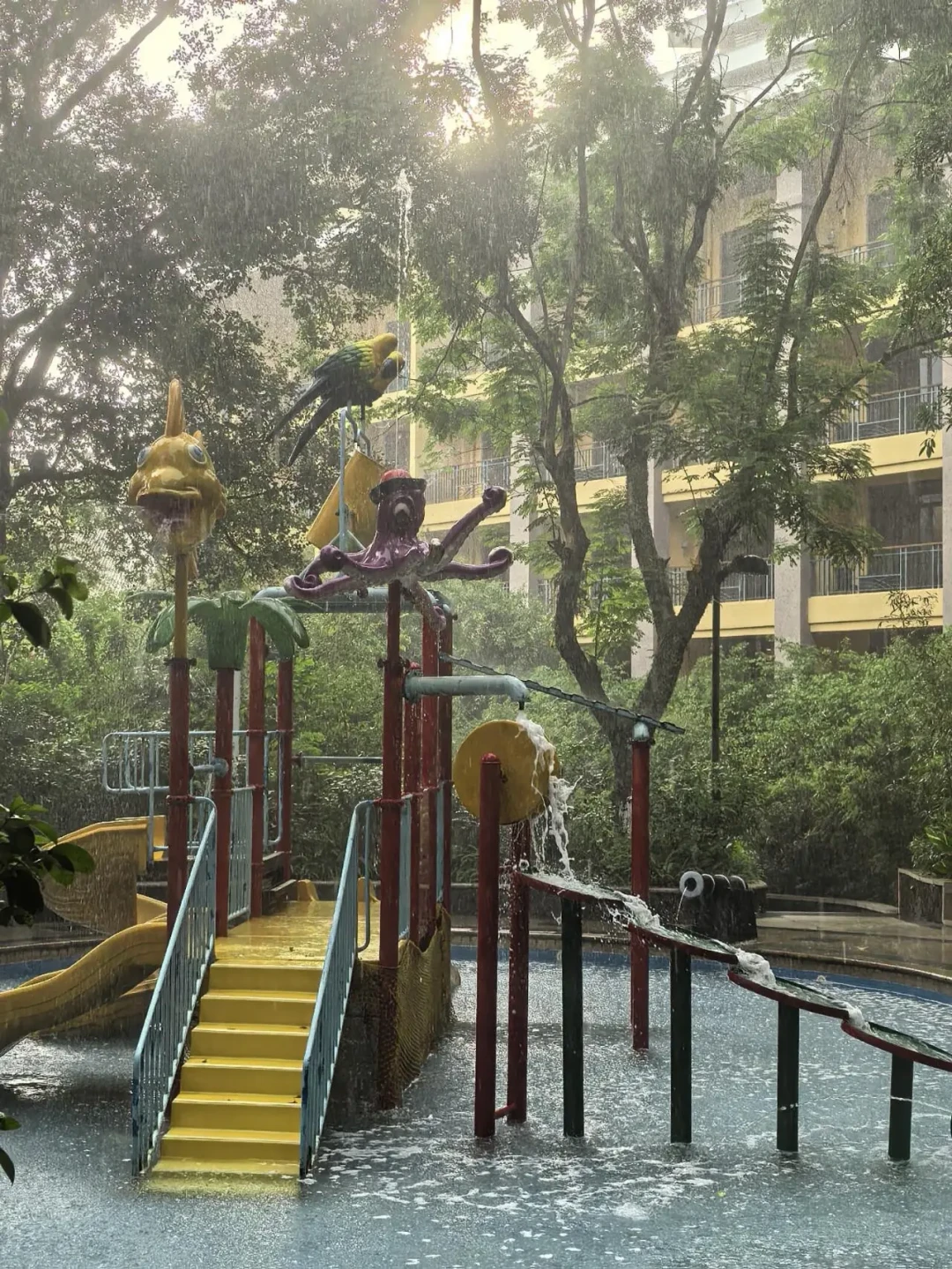 龙门地派温泉:网红心形泳池,实住体验究竟如何?