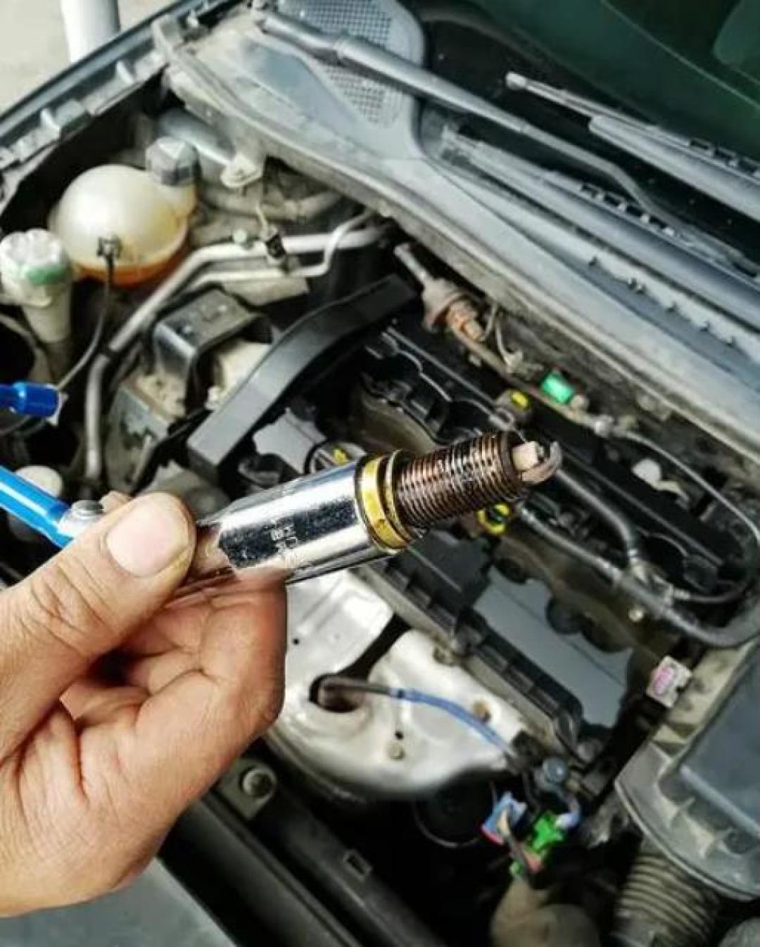 老车气门室盖渗机油：先分清渗还是漏，几百块的垫多能解决，别急着换总成