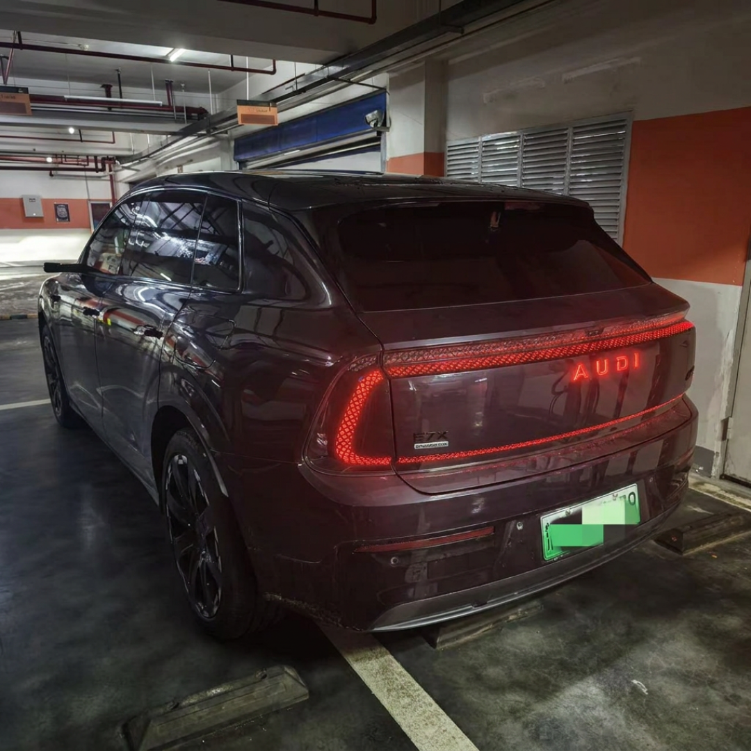 奥迪E7X到店选购