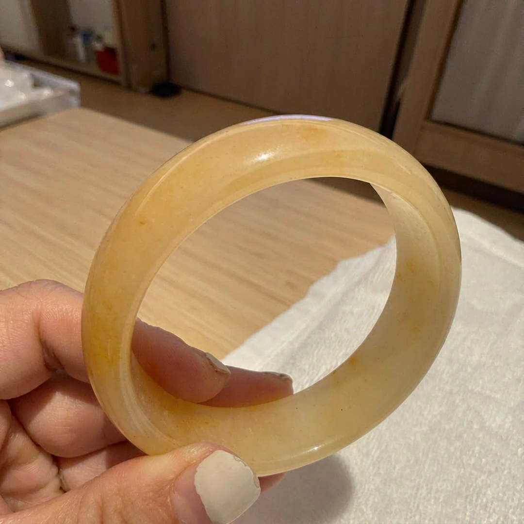在新疆戈壁打一只金丝玉镯子，工费只要30元：