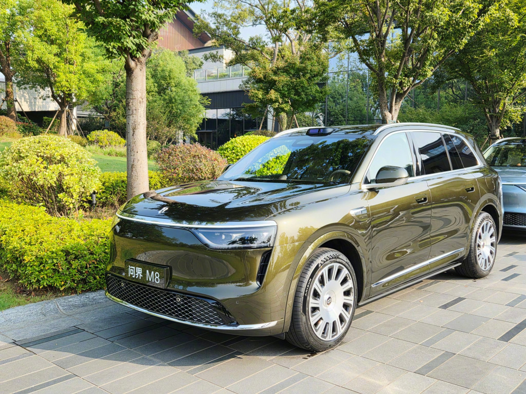 24小时小订破万的新M8来袭，极氪8X还值得买吗？