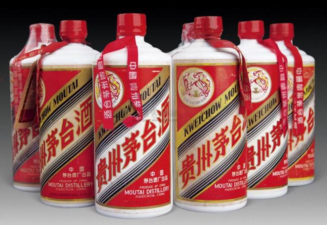 库存里成排的茅台