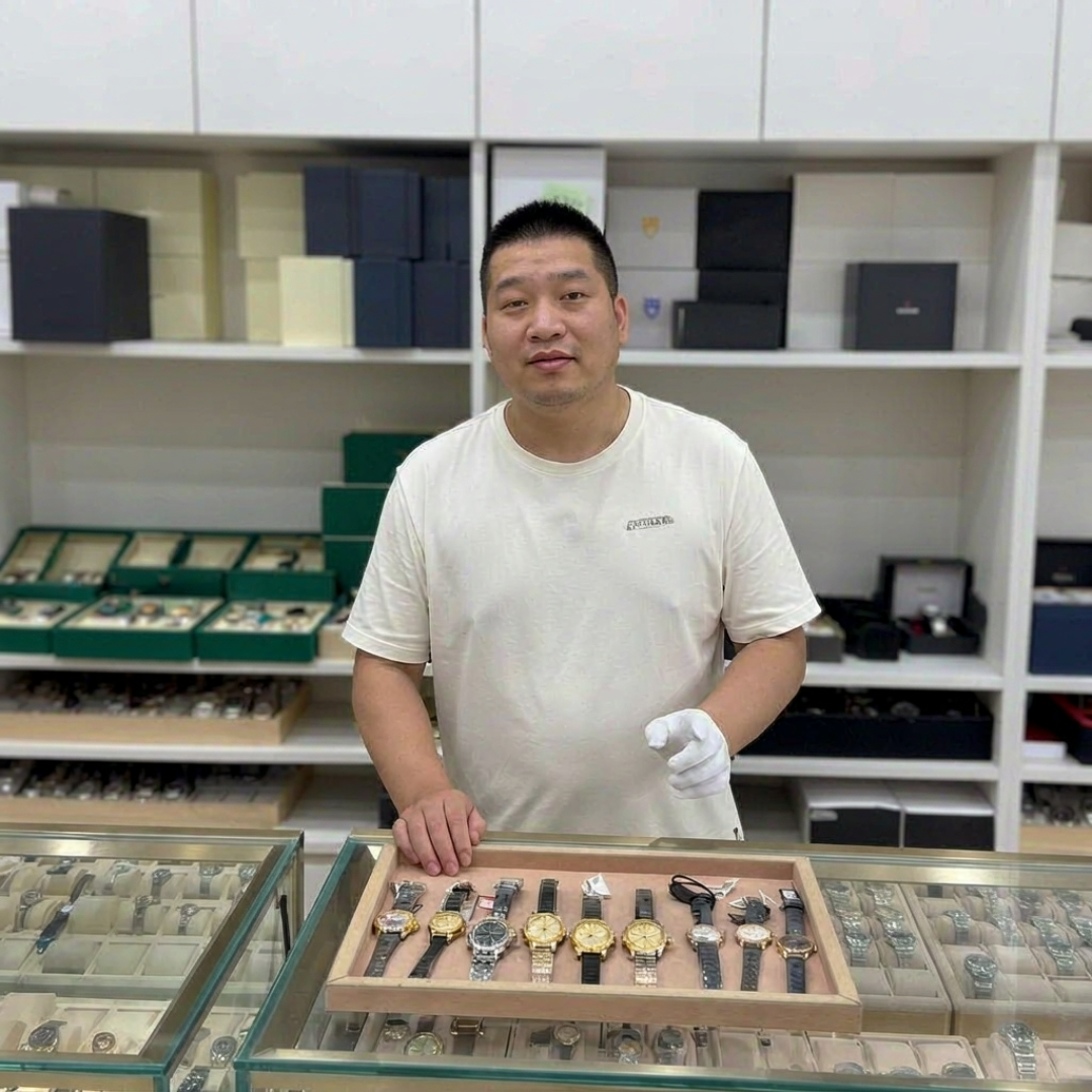 金价跌破900，金表却