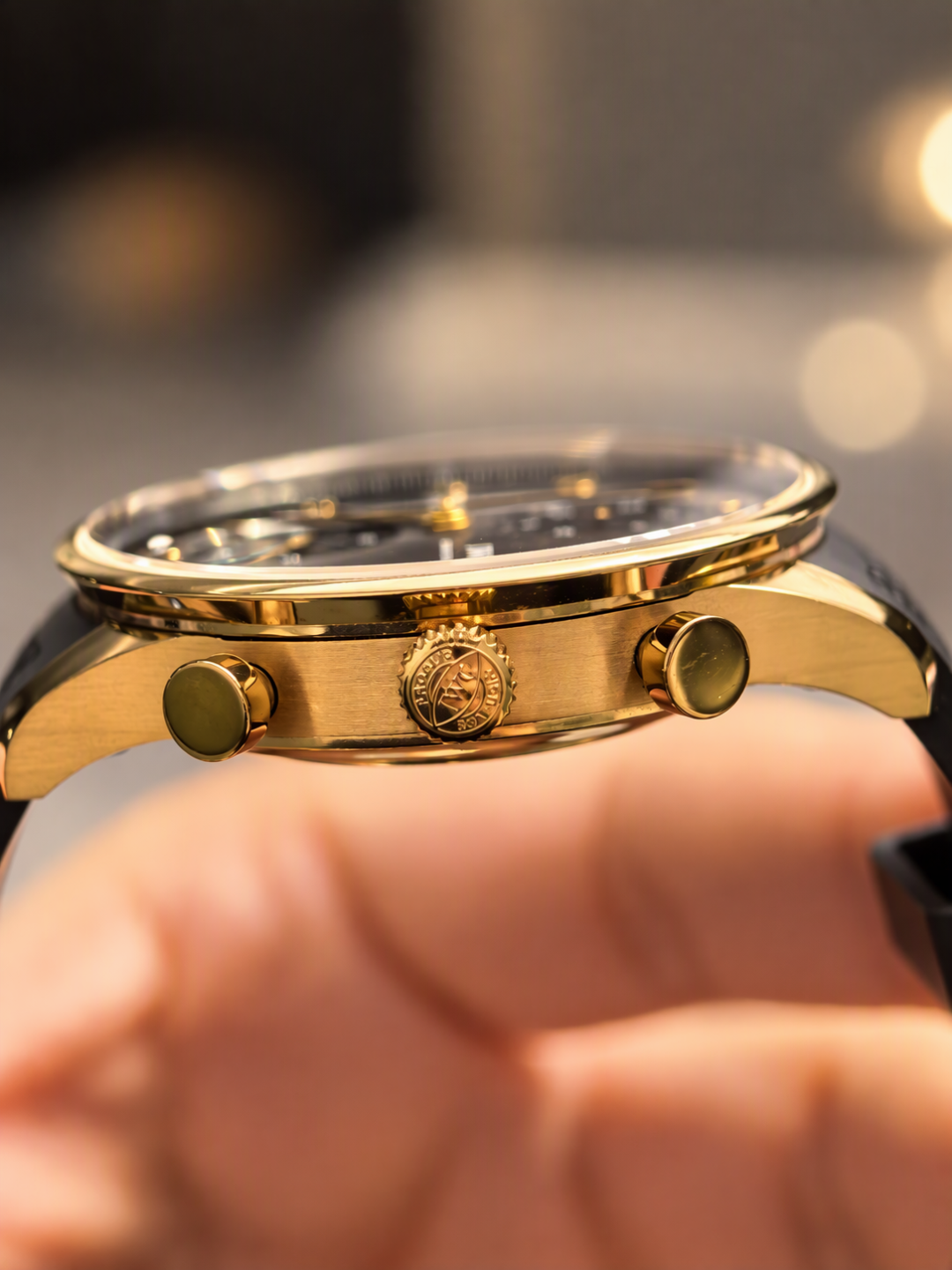 金价跌破900，金表却