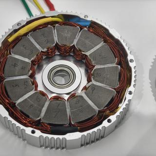 张雪官宣电摩明年上市:8公斤电机干出50kW,充电捡汽车便宜