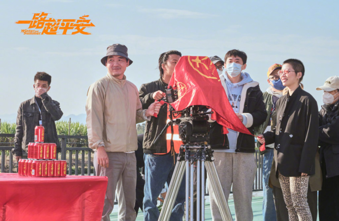 被嘲「年度最烂」又被写「狠狠戳破防」:《一路超平安》上线爱奇艺,开不开之前先做个替换测试