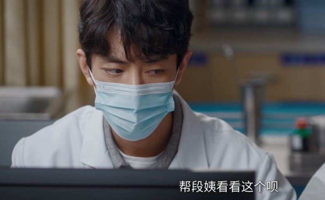 「预约232万、收视破3」撞上「神外医生主刀泌尿、硬伤合集」：蹲《小城良方》的观望党，开追前先把数据、专业、群像这三本账对完