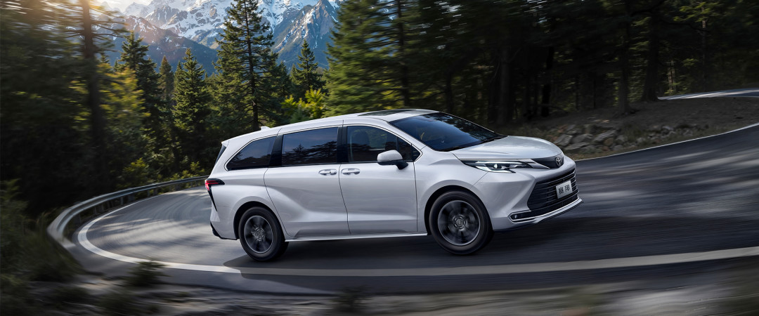 2022年的赛那摆臂断裂视频压到2026年才炸：9月MPV销冠、直降5万的赛那，签单前先把这4个问题问完