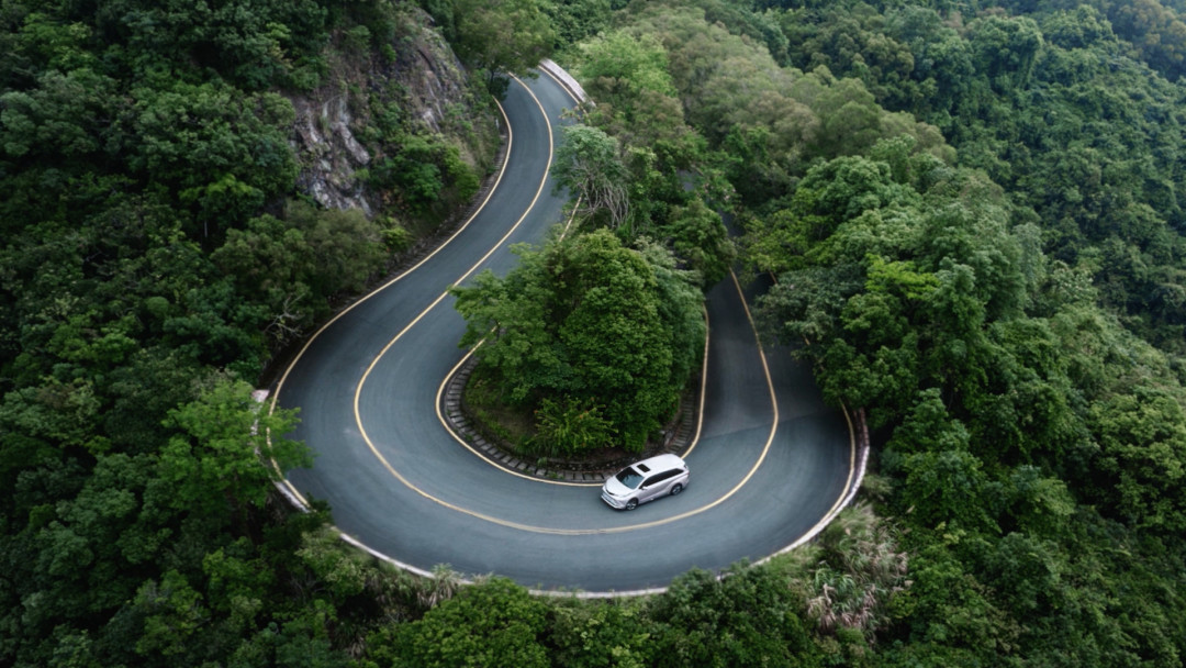 2022年的赛那摆臂断裂视频压到2026年才炸：9月MPV销冠、直降5万的赛那，签单前先把这4个问题问完