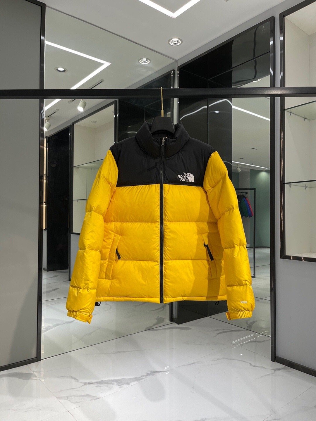 羽绒服先看吊牌再掏钱：200到3000，5个价位档一次盘明白