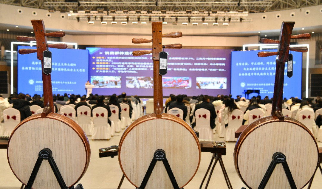 「杀气太重被劝退」撞上「这才是古筝该有的感觉」:古筝的“气质清单”,到底是谁定的