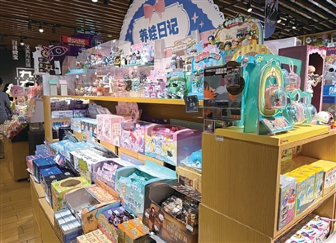 一支笔的生意分成两半:校门口的文具店在关门,义乌在赶工