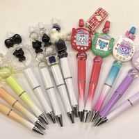 一支笔的生意分成两半：校门口的文具店在关门，义乌在赶工