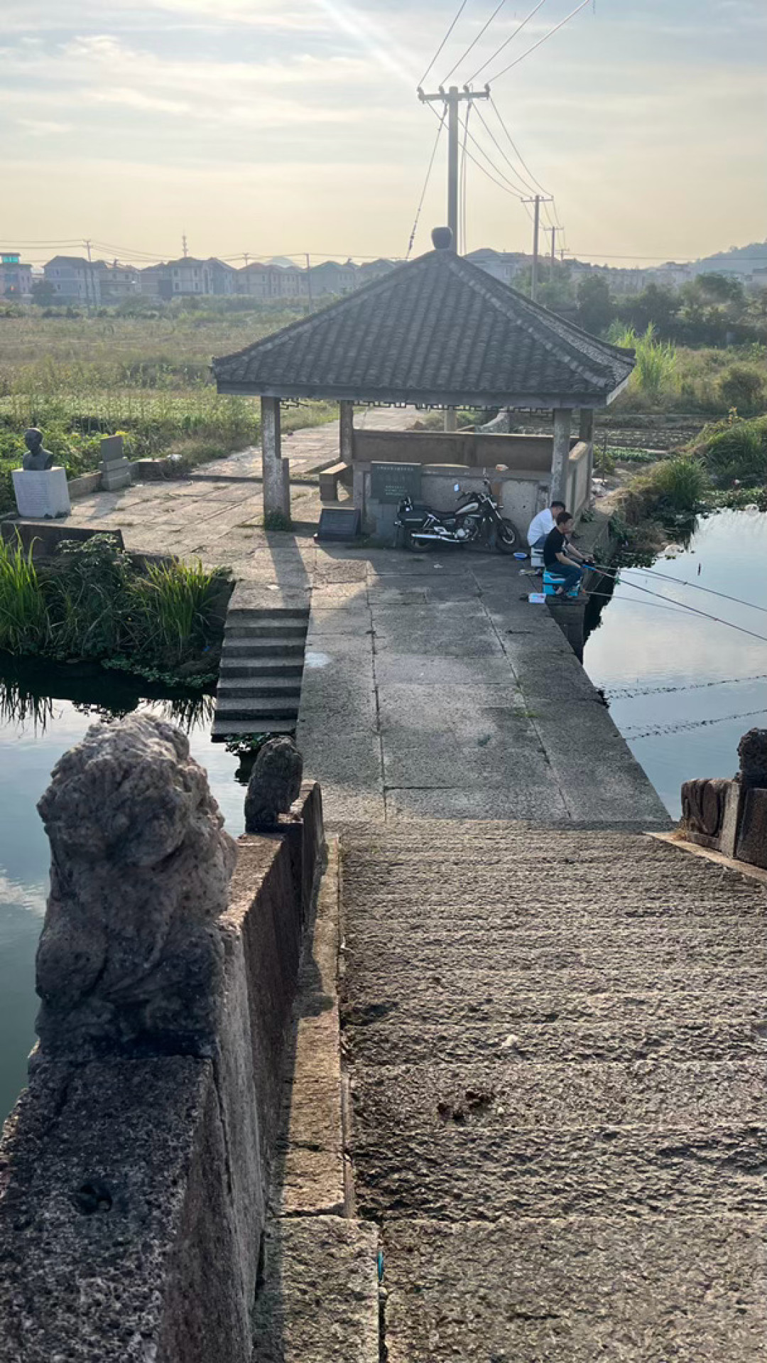 霜降后别闷头钓深水:有草1米也连杆,无草3米还空军