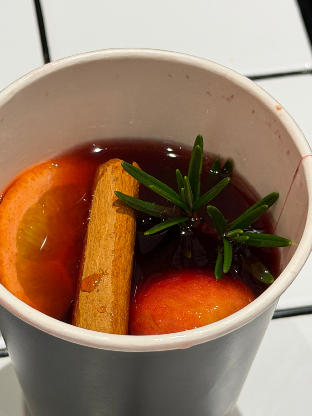 花果茶爱好者集体天塌了:你嚼的小料可能不是水果,果味多半来自糖浆
