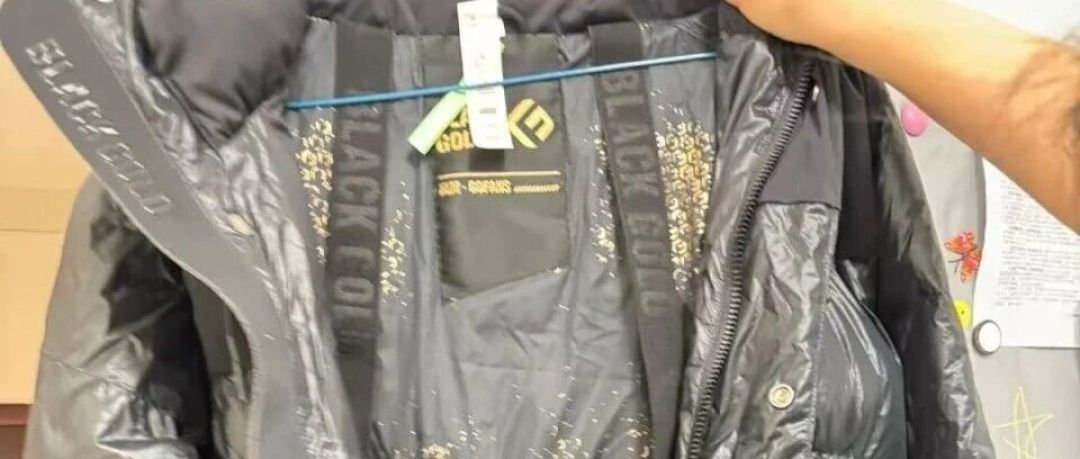 承诺赔付八成,第二天反悔:用户称高价羽绒服被线上洗衣洗坏,维权卡在“折旧”二字