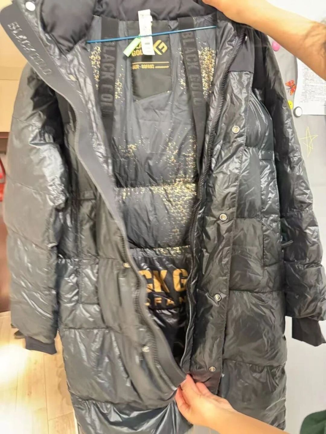 承诺赔付八成,第二天反悔:用户称高价羽绒服被线上洗衣洗坏,维权卡在“折旧”二字