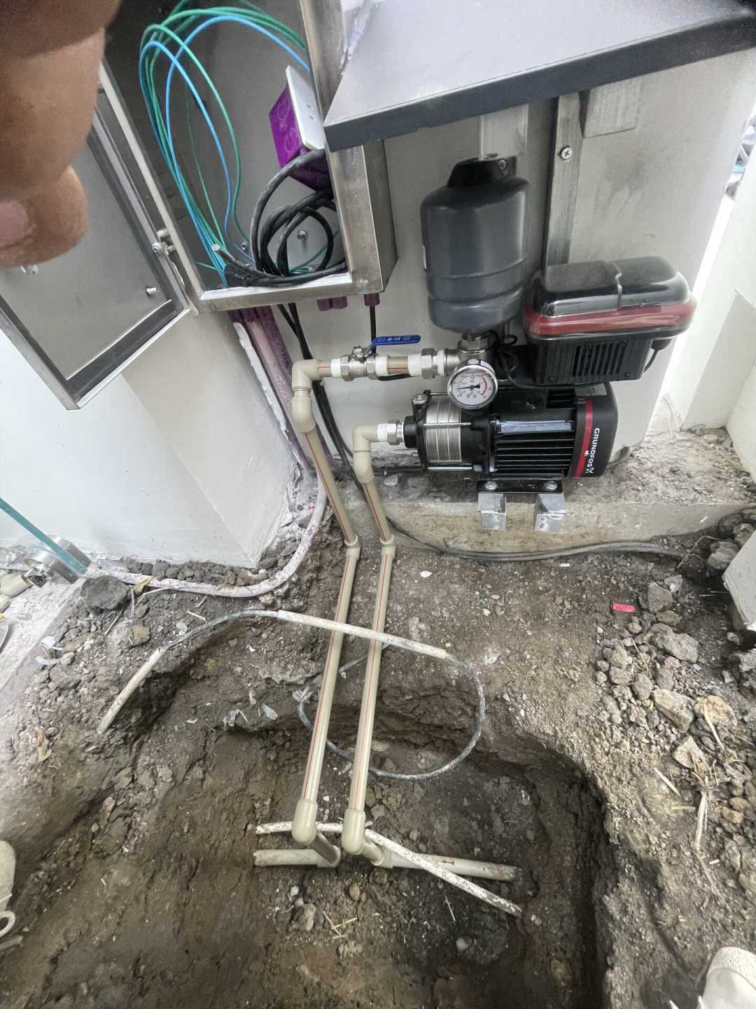 租房想装格兰富增压泵?泵是最便宜的一环:先过插座、房东、搬家三道门槛
