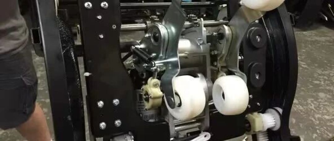 双11买按摩椅：急着看「8D机芯」之前，先量一下你家入户门