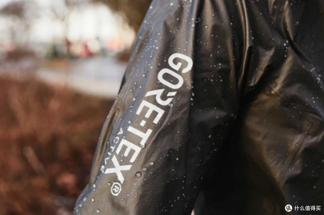 GORE-TEX：实验室里那次失败的一拽，拽出了世纪之布