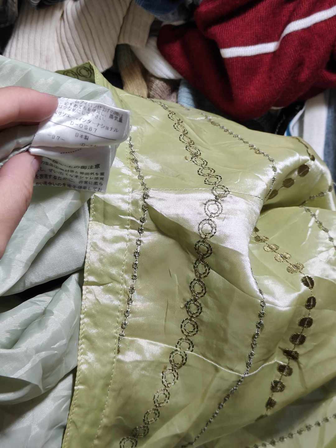 古着的差价从一根衣架开始：直接从日本