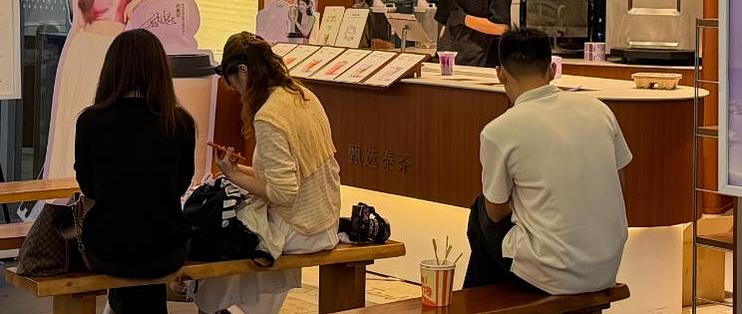 心悸、手抖、凌晨四点睡不着：爆火的泰奶，咖啡因逼近一杯美式