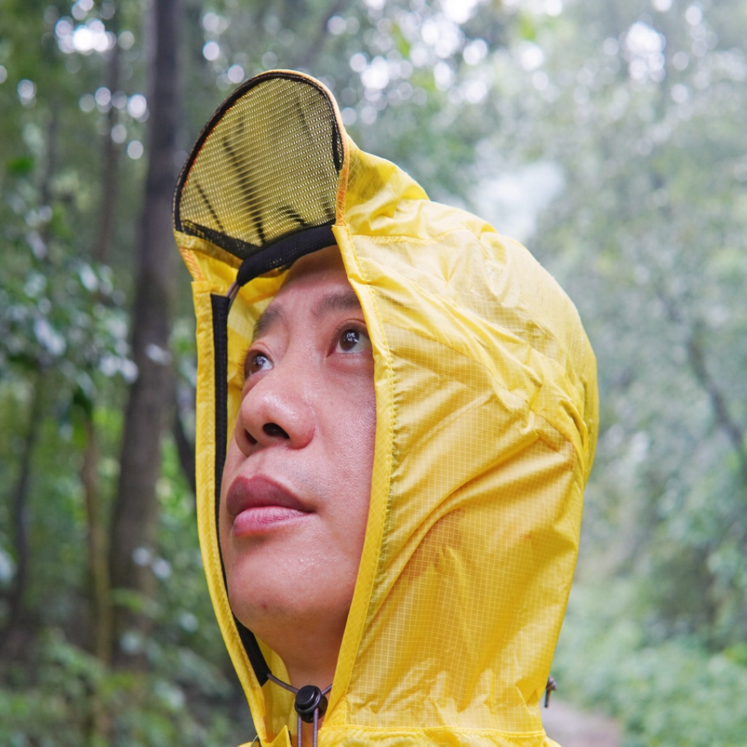 「100元雨衣吊打千元冲锋衣?」对完10篇跨平台热帖和5000多条评论:双11买雨具,先对完颜色、压胶、场景三本账