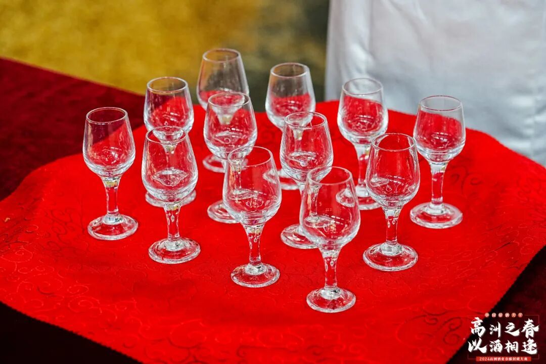 70度高洲秋酿,被酒友用电子秤玩明白了:兑水、勾调、当调味酒