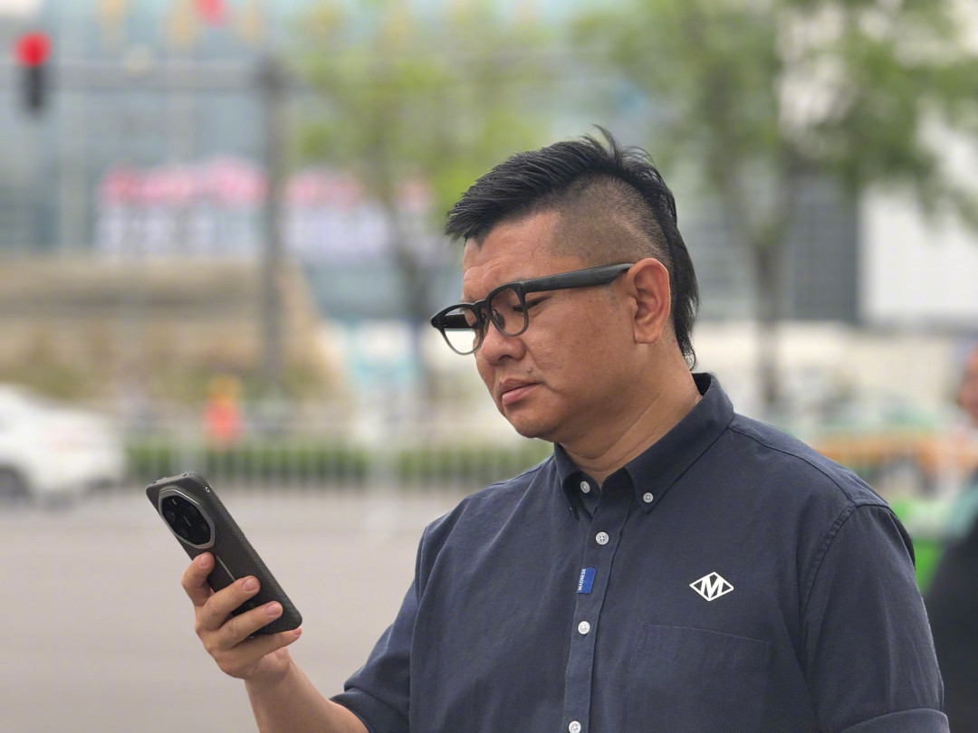雷鸟V4靠250mAh录47分钟？拆解报告里有两颗芯片的答案